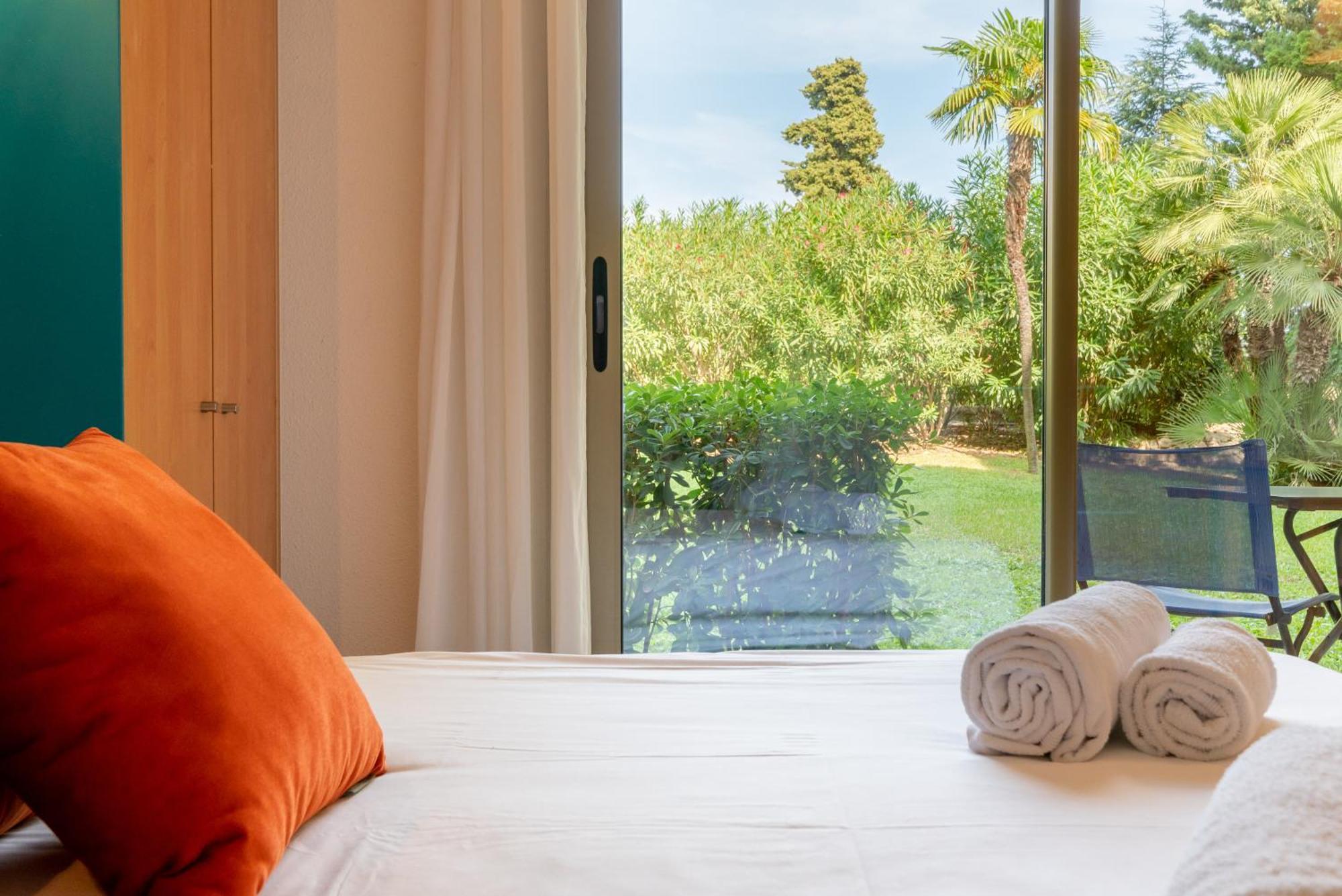 Les 15 Pins & La Mer -Your Green Getaway Near Sea & Beach อองทีบส์ ภายนอก รูปภาพ
