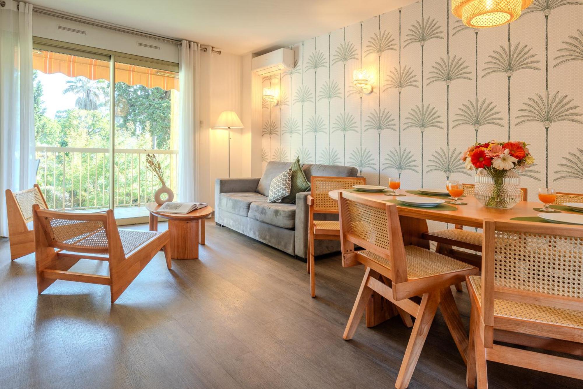 Les 15 Pins & La Mer -Your Green Getaway Near Sea & Beach อองทีบส์ ภายนอก รูปภาพ