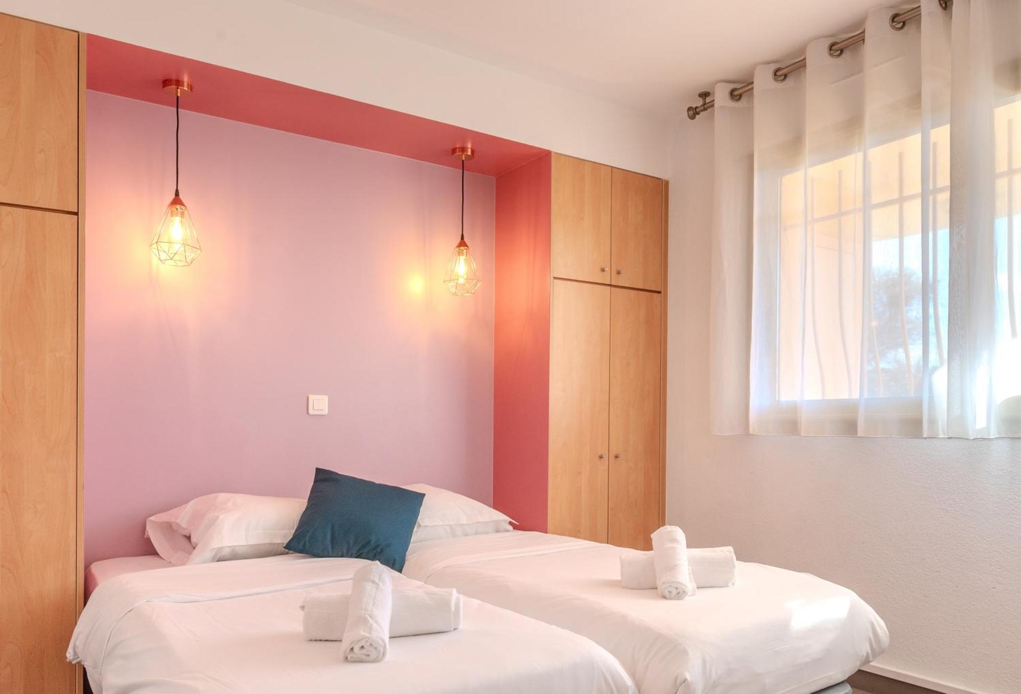 Les 15 Pins & La Mer -Your Green Getaway Near Sea & Beach อองทีบส์ ภายนอก รูปภาพ