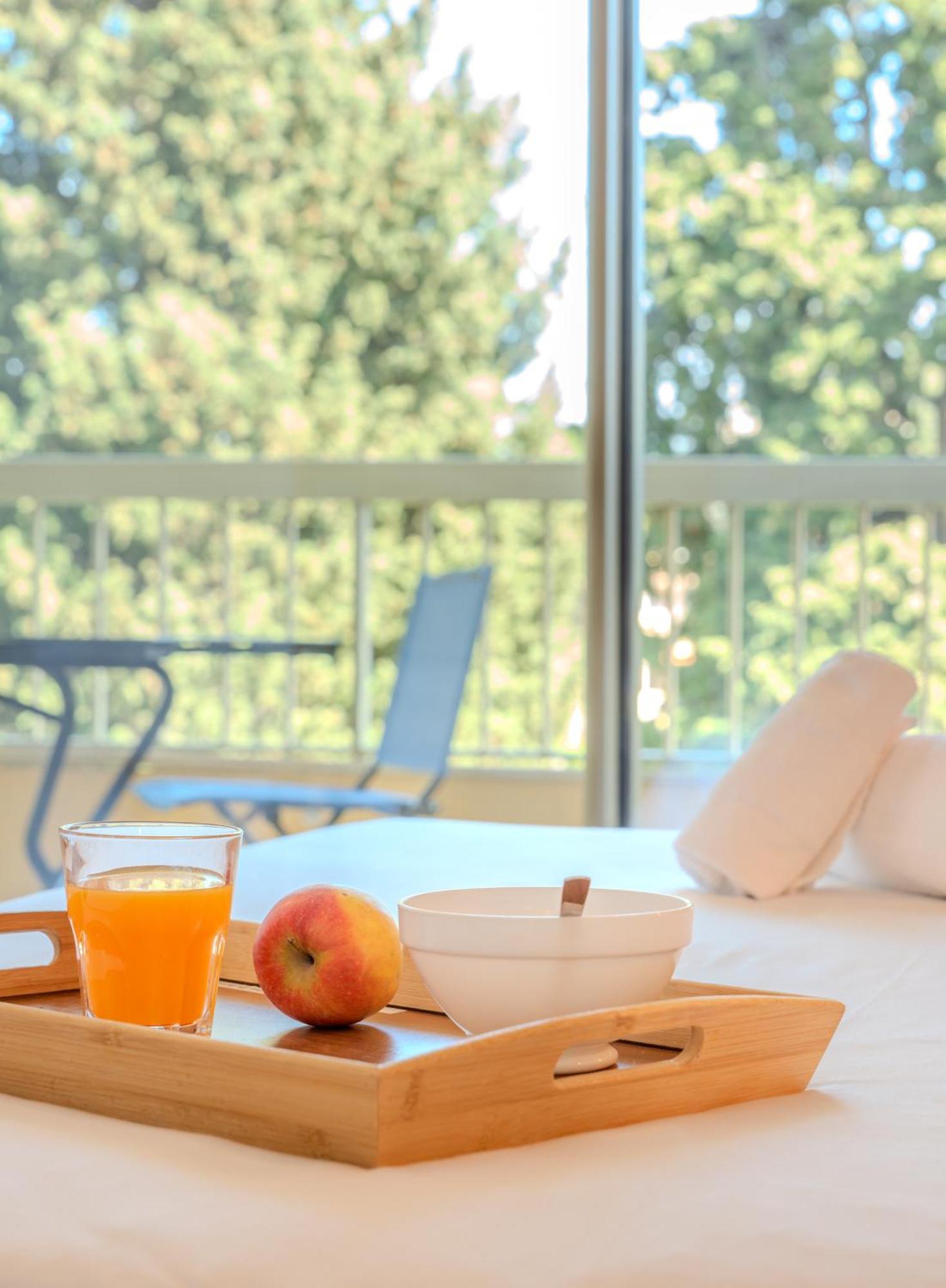 Les 15 Pins & La Mer -Your Green Getaway Near Sea & Beach อองทีบส์ ภายนอก รูปภาพ