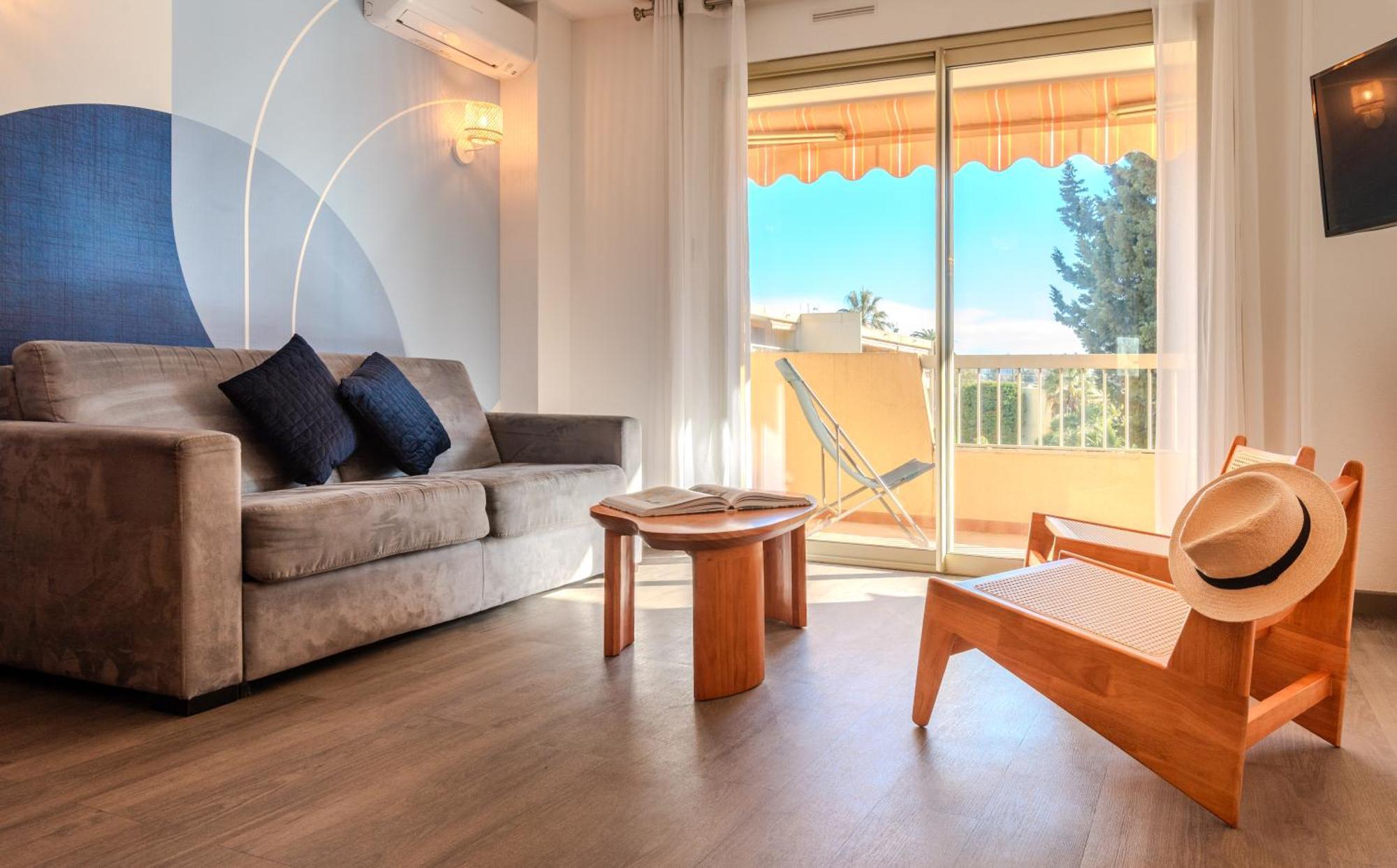 Les 15 Pins & La Mer -Your Green Getaway Near Sea & Beach อองทีบส์ ภายนอก รูปภาพ
