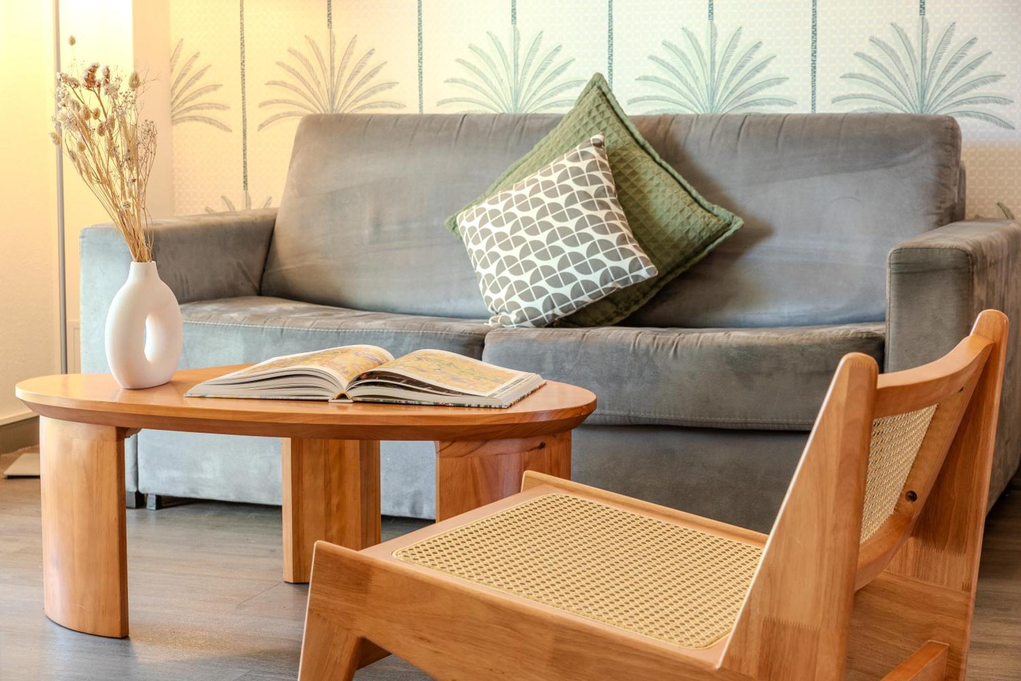 Les 15 Pins & La Mer -Your Green Getaway Near Sea & Beach อองทีบส์ ภายนอก รูปภาพ