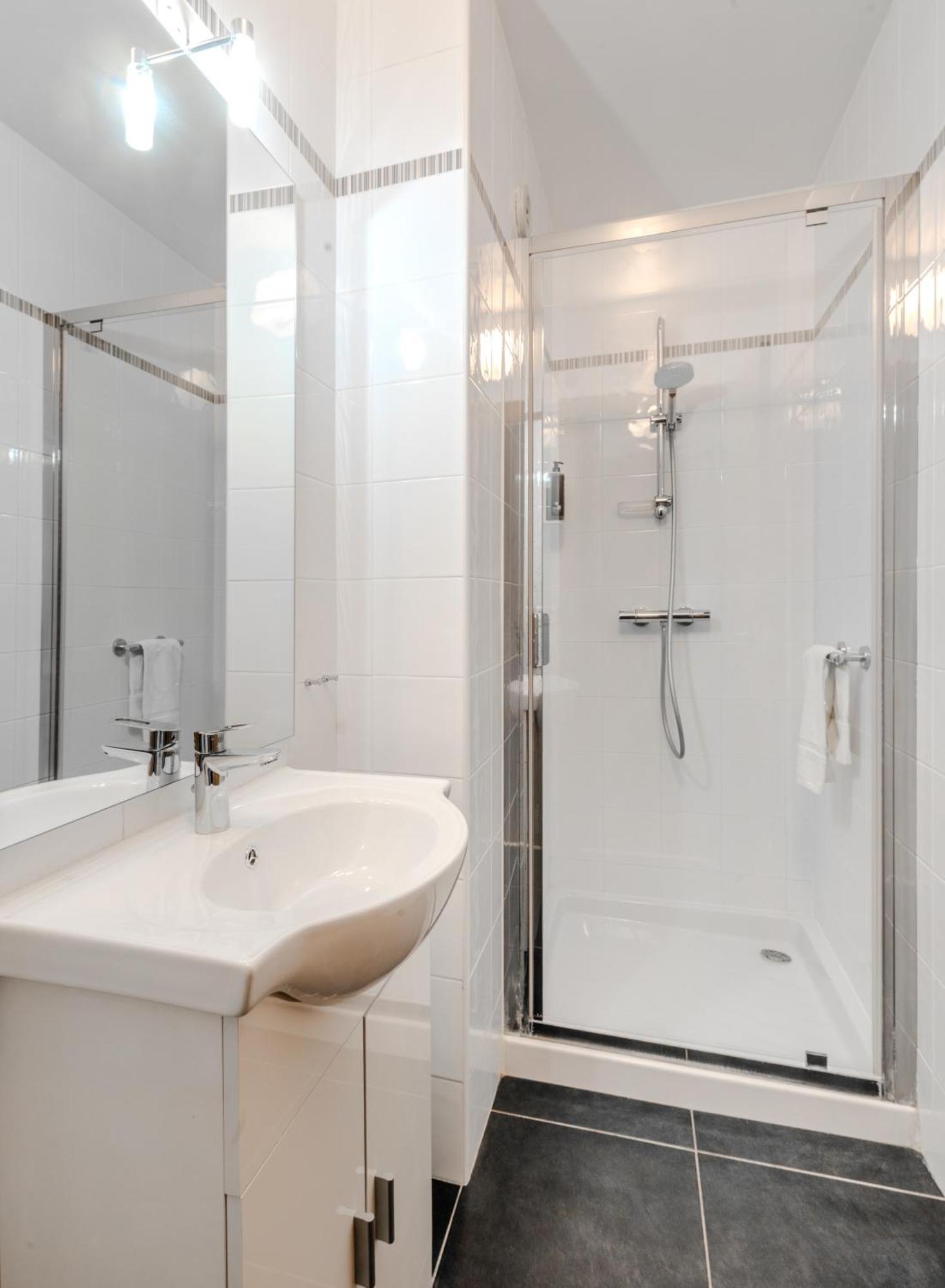 Les 15 Pins & La Mer -Your Green Getaway Near Sea & Beach อองทีบส์ ภายนอก รูปภาพ