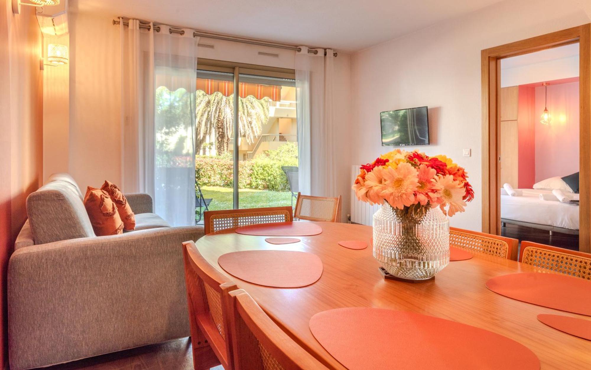 Les 15 Pins & La Mer -Your Green Getaway Near Sea & Beach อองทีบส์ ภายนอก รูปภาพ