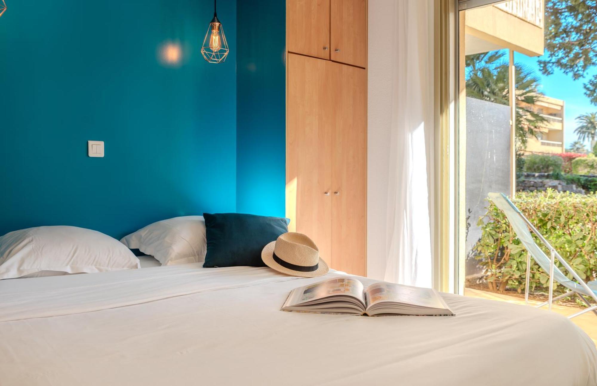 Les 15 Pins & La Mer -Your Green Getaway Near Sea & Beach อองทีบส์ ภายนอก รูปภาพ